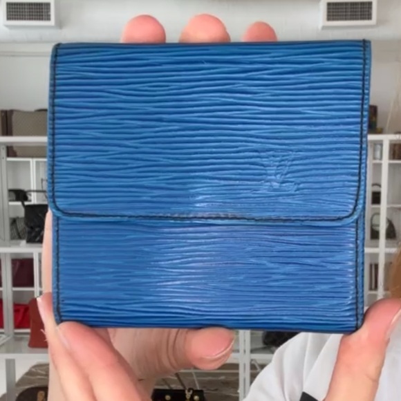 Auth Louis Vuitton Epi Leather Compact Wallet - Picture 2 of 4